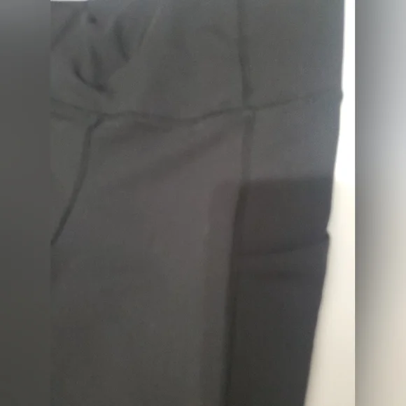 Fabletics Oasis Purelux High Waisted 7/8 Leggings - Picture 6 of 6